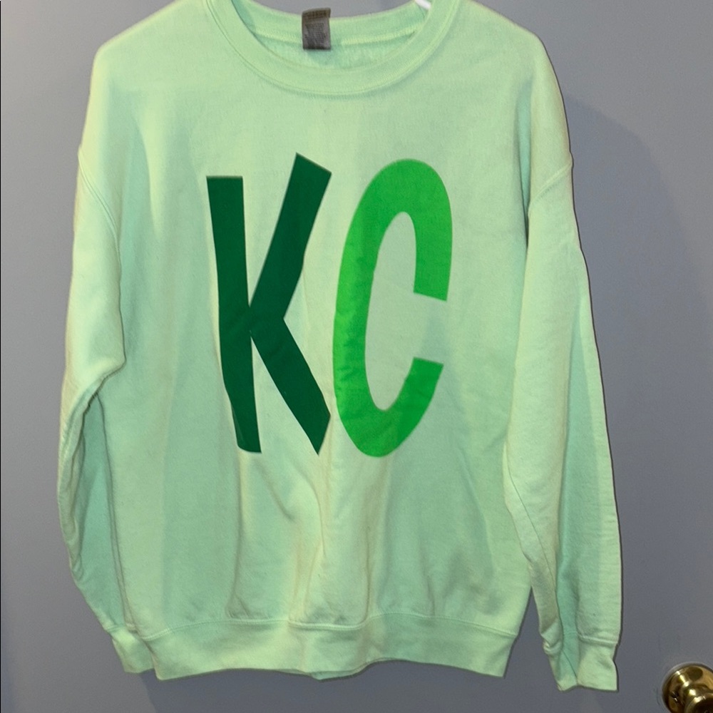 Gildan Mint Green Heavy Blend Sweatshirt
